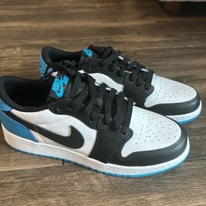 Blue, black & white Nike air Jordan’s *never worn*